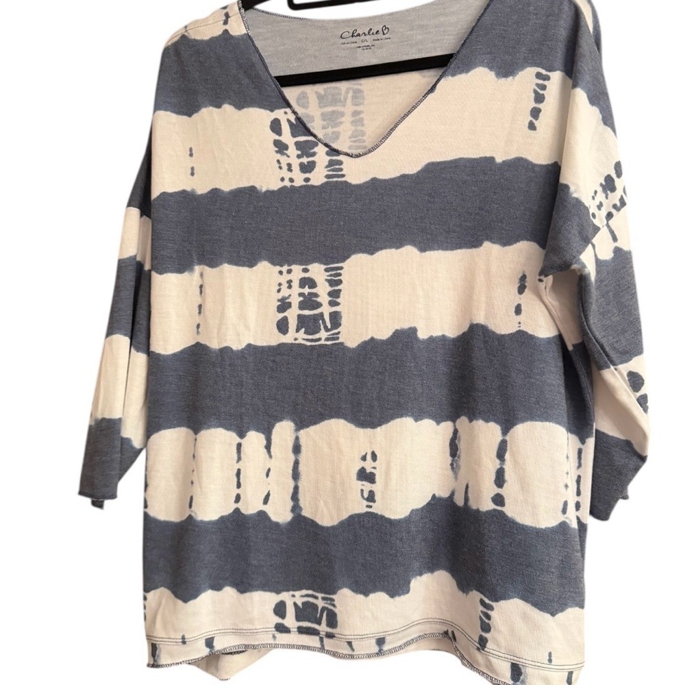 CHARLIE B Women's Blue and White Tie Dyed Striped Long Sleeve Top NWOT
